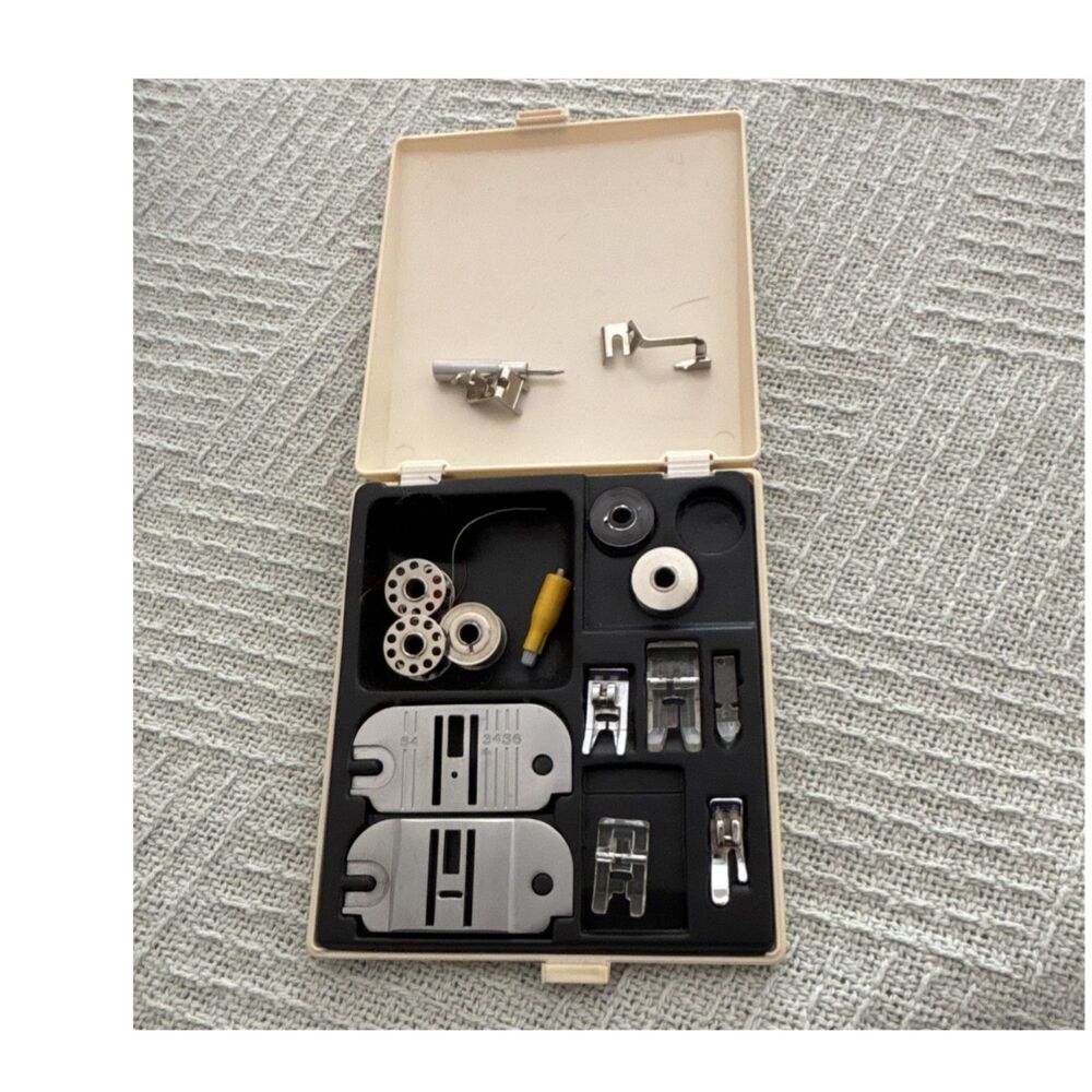 SINGER Presser Feet Set w/ Case, Model 560, Compatible For Singer Machines